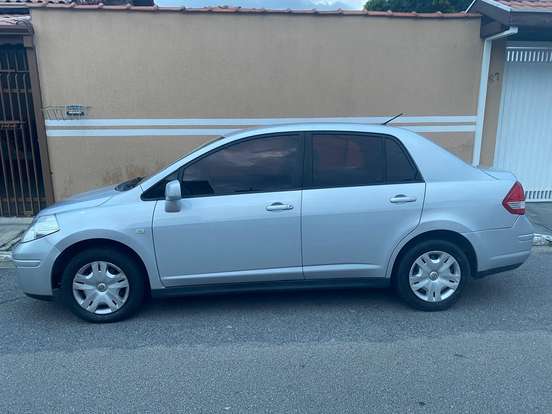 NISSAN-TIIDA-2011