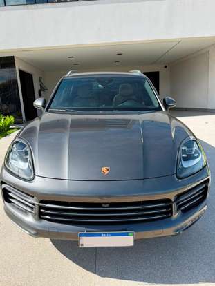 PORSCHE-CAYENNE-2021