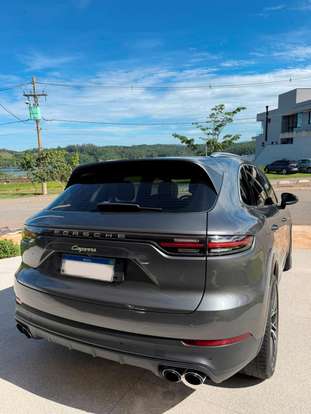 PORSCHE-CAYENNE-2021