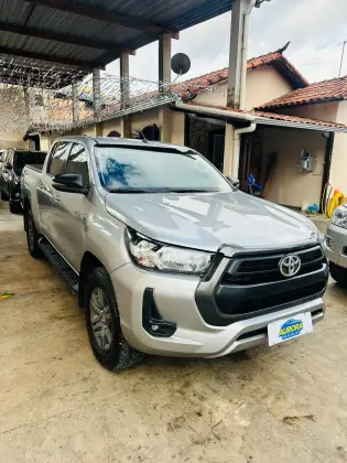 TOYOTA HILUX 2.8 D-4D TURBO DIESEL CD SR 4X4 AUTOMÁTICO TOYOTA HILUX 2.8 D-4D TURBO DIESEL CD SR 4X4 AUTOMÁTICO