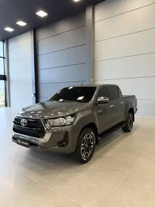 TOYOTA HILUX 2.8 D-4D TURBO DIESEL CD SRV 4X4 AUTOMÁTICO TOYOTA HILUX 2.8 D-4D TURBO DIESEL CD SRV 4X4 AUTOMÁTICO