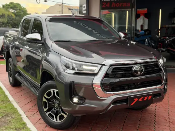 TOYOTA HILUX 2.8 D-4D TURBO DIESEL CD SRX 4X4 AUTOMÁTICO TOYOTA HILUX 2.8 D-4D TURBO DIESEL CD SRX 4X4 AUTOMÁTICO