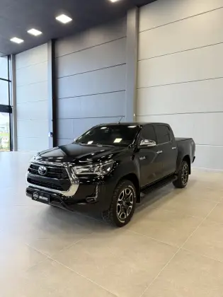 TOYOTA HILUX 2.8 D-4D TURBO DIESEL CD SRX 4X4 AUTOMÁTICO TOYOTA HILUX 2.8 D-4D TURBO DIESEL CD SRX 4X4 AUTOMÁTICO