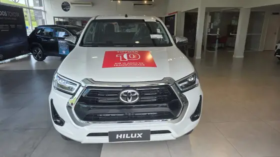 TOYOTA HILUX 2.8 D-4D TURBO DIESEL CD SRX 4X4 AUTOMÁTICO