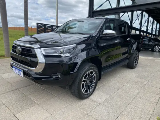 TOYOTA HILUX 2.8 D-4D TURBO DIESEL CD SRX PLUS 4X4 AUTOMÁTICO TOYOTA HILUX 2.8 D-4D TURBO DIESEL CD SRX PLUS 4X4 AUTOMÁTICO