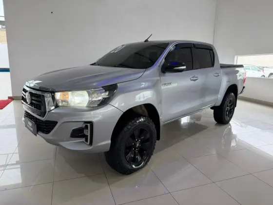 TOYOTA HILUX 2.8 SR 4X4 CD 16V DIESEL 4P AUTOMÁTICO