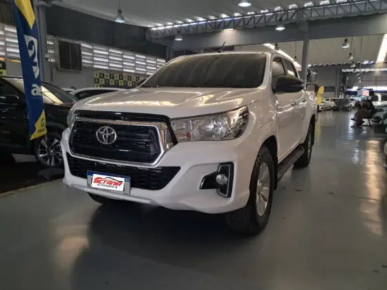 TOYOTA HILUX 2.8 SR 4X4 CD 16V DIESEL 4P AUTOMÁTICO