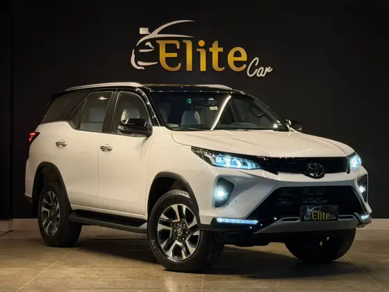 TOYOTA HILUX SW4 2.8 D-4D TURBO DIESEL DIAMOND 7L 4X4 AUTOMÁTICO TOYOTA HILUX SW4 2.8 D-4D TURBO DIESEL DIAMOND 7L 4X4 AUTOMÁTICO