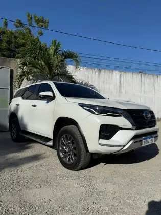 TOYOTA HILUX SW4 2.8 D-4D TURBO DIESEL SRX 7L 4X4 AUTOMÁTICO