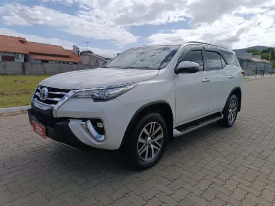 TOYOTA HILUX SW4 2.8 SRX 4X4 16V TURBO INTERCOOLER DIESEL 4P AUTOMÁTICO