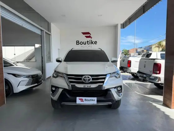 TOYOTA HILUX SW4 2.8 SRX 4X4 16V TURBO INTERCOOLER DIESEL 4P AUTOMÁTICO TOYOTA HILUX SW4 2.8 SRX 4X4 16V TURBO INTERCOOLER DIESEL 4P AUTOMÁTICO
