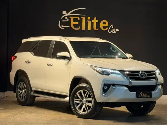 TOYOTA HILUX SW4 2.8 SRX 4X4 7 LUGARES 16V TURBO INTERCOOLER DIESEL 4P AUTOMÁTICO