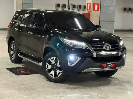 TOYOTA HILUX SW4 2.8 SRX DIAMOND 4X4 7 LUGARES 16V TURBO INTERCOOLER DIESEL 4P AUTOMÁTICO