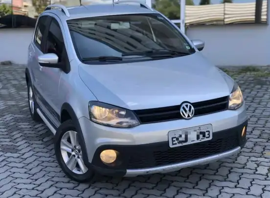 VOLKSWAGEN-CROSSFOX-2015