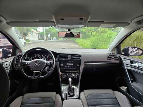 VOLKSWAGEN-GOLF-2015