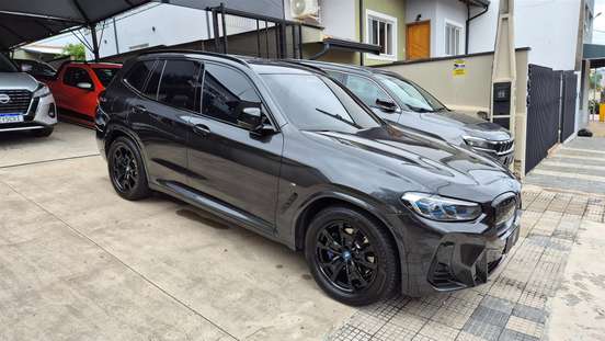 BMW-iX3-2023