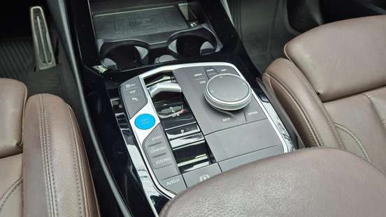 BMW-iX3-2023
