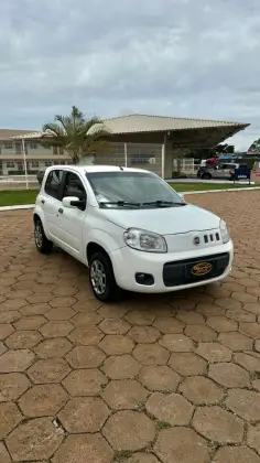 FIAT UNO 1.0 VIVACE 8V FLEX 4P MANUAL FIAT UNO 1.0 VIVACE 8V FLEX 4P MANUAL
