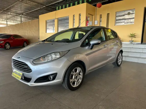 FORD FIESTA 1.6 SE HATCH 16V FLEX 4P POWERSHIFT FORD FIESTA 1.6 SE HATCH 16V FLEX 4P POWERSHIFT