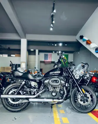 HARLEY-DAVIDSON SPORTSTER ROADSTER 