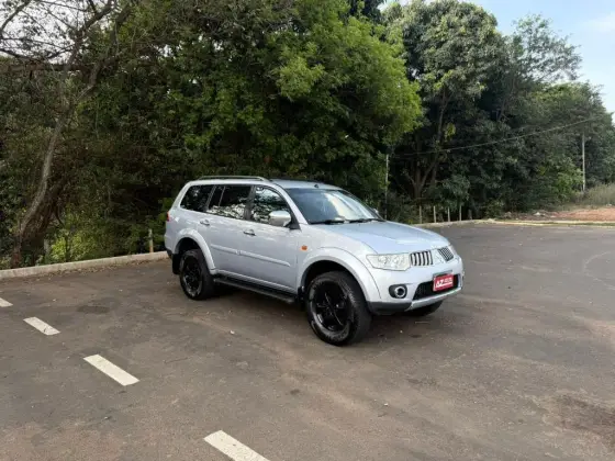 MITSUBISHI PAJERO DAKAR 3.5 HPE 7 LUGARES 4X4 V6 24V FLEX 4P AUTOMÁTICO