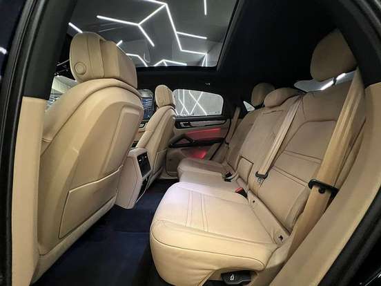 PORSCHE-CAYENNE-2023