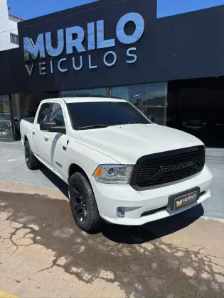 RAM 1500 5.7 V8 GASOLINA LIMITED NIGHT EDITION CD 4X4 AUTOMÁTICO RAM 1500 5.7 V8 GASOLINA LIMITED NIGHT EDITION CD 4X4 AUTOMÁTICO