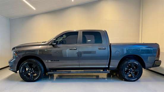RAM-1500-5.7 V8 GASOLINA LIMITED NIGHT EDITION CD 4X4 AUTOMÁTICO RAM-1500-2023