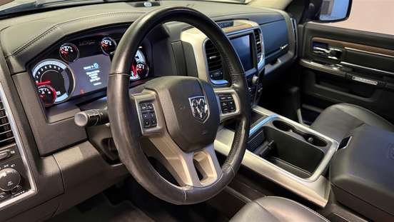 RAM-1500-5.7 V8 GASOLINA LIMITED NIGHT EDITION CD 4X4 AUTOMÁTICO RAM-1500-2023