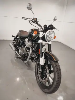 ROYAL ENFIELD METEOR 650 INTERSTELLAR 