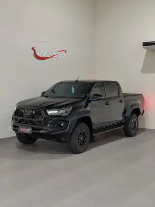 TOYOTA HILUX 2.8 D-4D TURBO DIESEL CD GR-S 4X4 AUTOMÁTICO