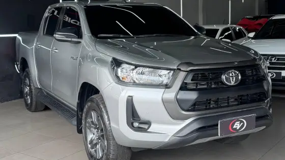 TOYOTA HILUX 2.8 D-4D TURBO DIESEL CD SR 4X4 AUTOMÁTICO