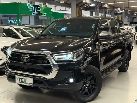 TOYOTA HILUX 2.8 D-4D TURBO DIESEL CD SRV 4X4 AUTOMÁTICO