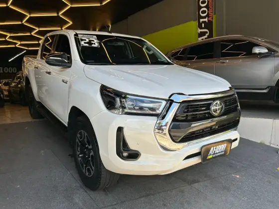 TOYOTA HILUX 2.8 D-4D TURBO DIESEL CD SRX 4X4 AUTOMÁTICO