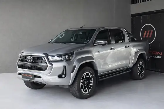 TOYOTA HILUX 2.8 D-4D TURBO DIESEL CD SRX PLUS 4X4 AUTOMÁTICO