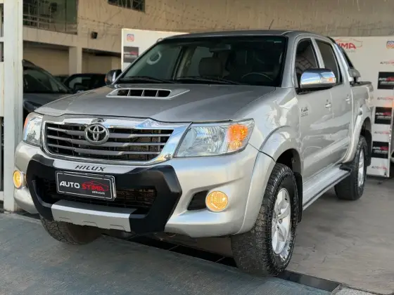 TOYOTA HILUX 3.0 SR 4X4 CD 16V TURBO INTERCOOLER DIESEL 4P AUTOMÁTICO TOYOTA HILUX 3.0 SR 4X4 CD 16V TURBO INTERCOOLER DIESEL 4P AUTOMÁTICO