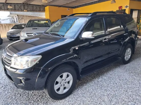 TOYOTA HILUX 3.0 SRV 4X4 CD 16V TURBO INTERCOOLER DIESEL 4P AUTOMÁTICO TOYOTA HILUX 3.0 SRV 4X4 CD 16V TURBO INTERCOOLER DIESEL 4P AUTOMÁTICO