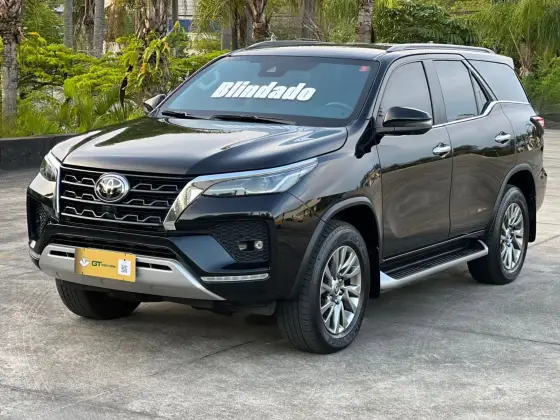TOYOTA HILUX SW4 2.8 D-4D TURBO DIESEL SRX 7L 4X4 AUTOMÁTICO
