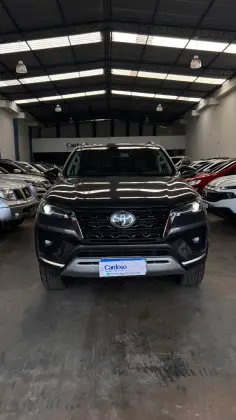 TOYOTA HILUX SW4 2.8 D-4D TURBO DIESEL SRX 7L 4X4 AUTOMÁTICO