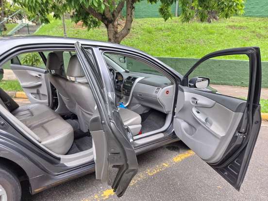 TOYOTA-COROLLA-2010