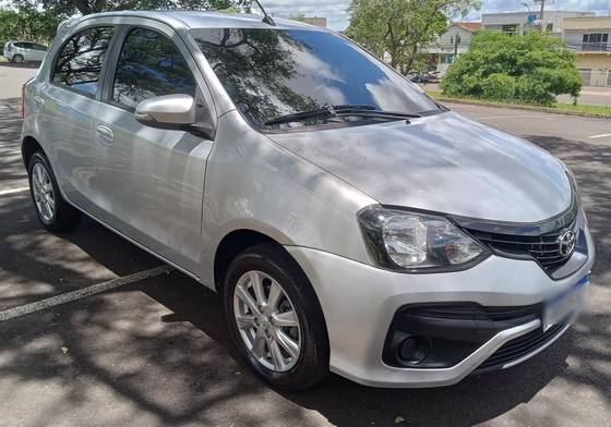 TOYOTA ETIOS 1.5 X PLUS 16V FLEX 4P AUTOMÁTICO