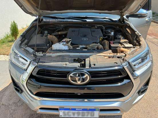 TOYOTA-HILUX-2.8 D-4D TURBO DIESEL CD SRX PLUS 4X4 AUTOMÁTICO TOYOTA-HILUX-2024