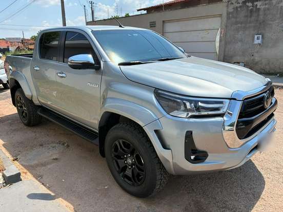 TOYOTA-HILUX-2.8 D-4D TURBO DIESEL CD SRX PLUS 4X4 AUTOMÁTICO TOYOTA-HILUX-2024