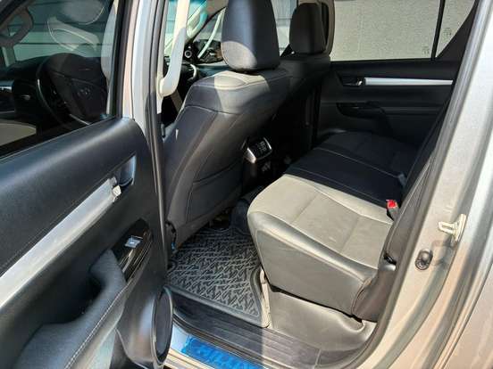 TOYOTA-HILUX-2.8 D-4D TURBO DIESEL CD SRX PLUS 4X4 AUTOMÁTICO TOYOTA-HILUX-2024