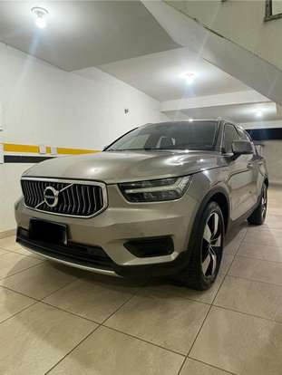 VOLVO-XC40-2021