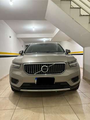 VOLVO-XC40-2021