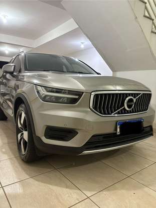 VOLVO-XC40-2021