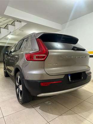 VOLVO-XC40-2021