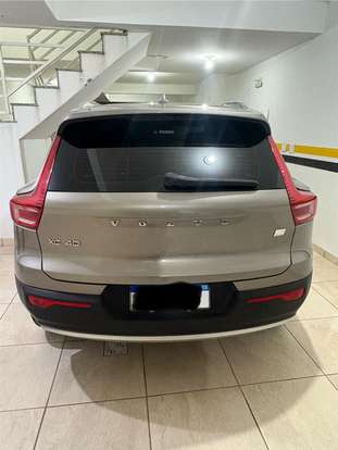 VOLVO-XC40-2021