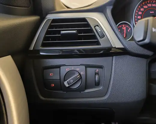 BMW-320i-2018